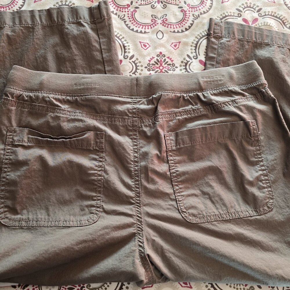 Utility Capris - Picture 5 of 5